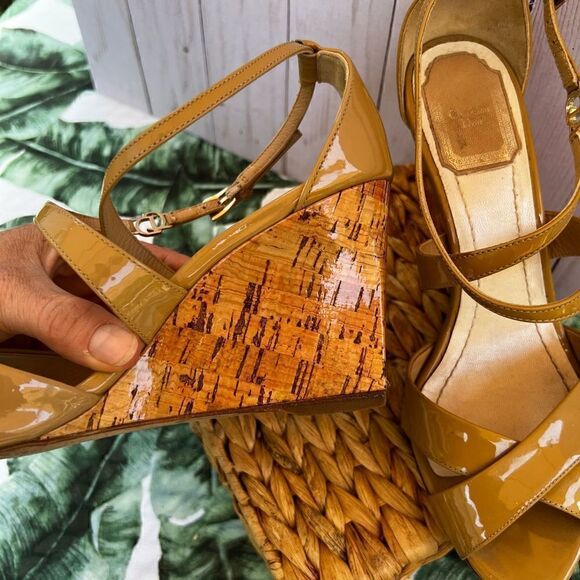 CHRISTIAN DIOR Buff Patent Leather Wedge Sandal - Picture 4 of 16